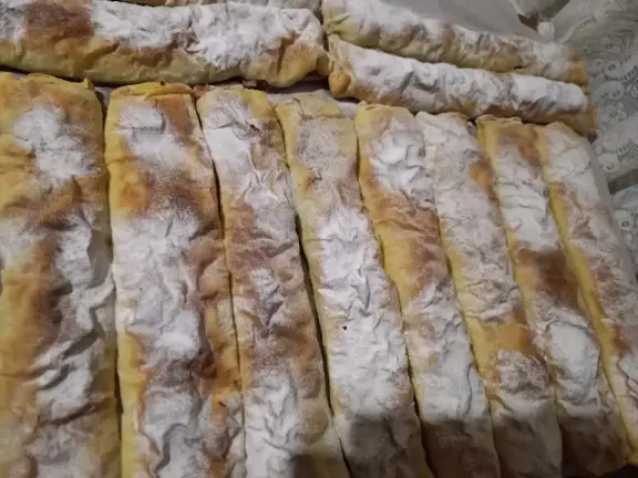 A nagymamámtól tanultam így elkészíteni a rétest, nem kell húzogatni, mégis olyan mint a hagyományos, igazi